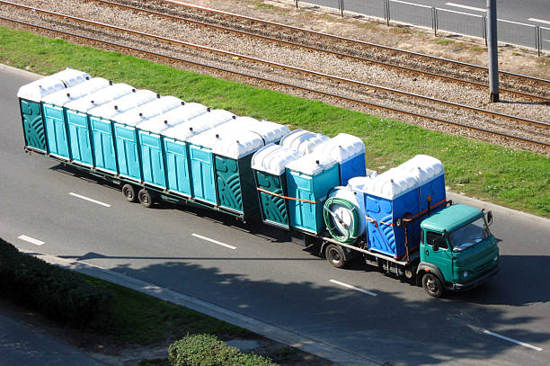 Porta potty delivery and setup in Las Palmas Ii, TX